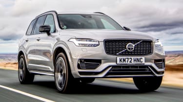 Volvo XC90 Recharge - front tracking